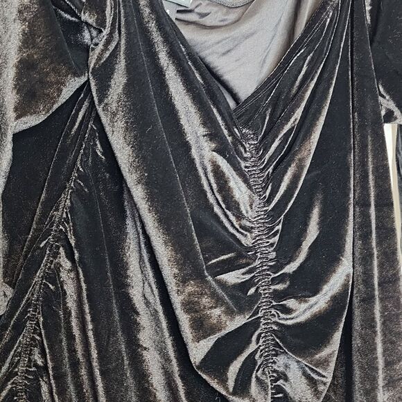 5X 28W Torrid Black Stretch Velvet Shirred Front Off Shoulder Top Holiday Naught - Picture 3 of 8